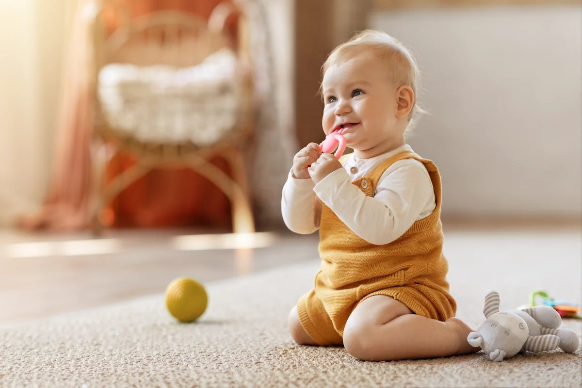 Un bébé en pleine poussée dentaire
